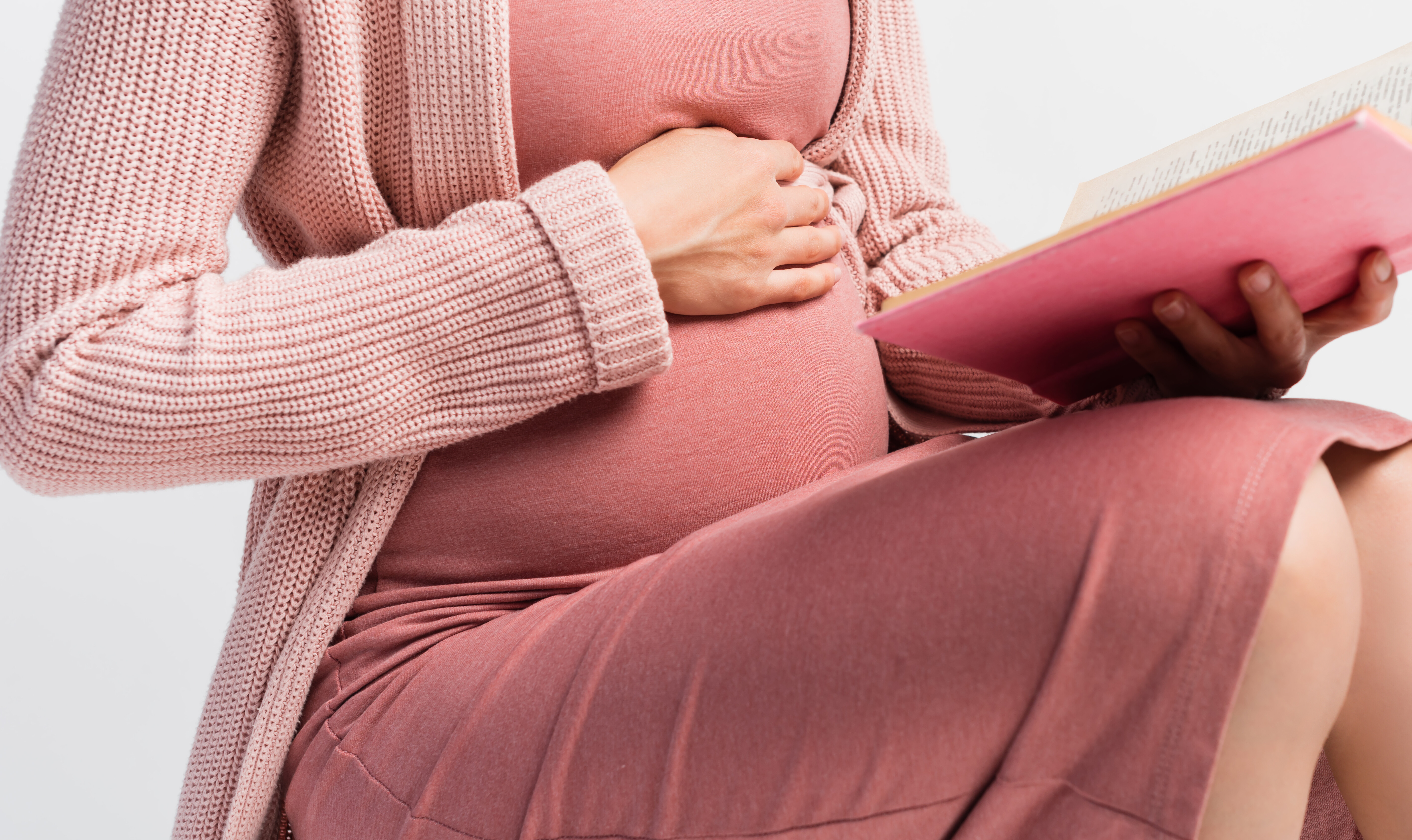 Pregnant woman reading