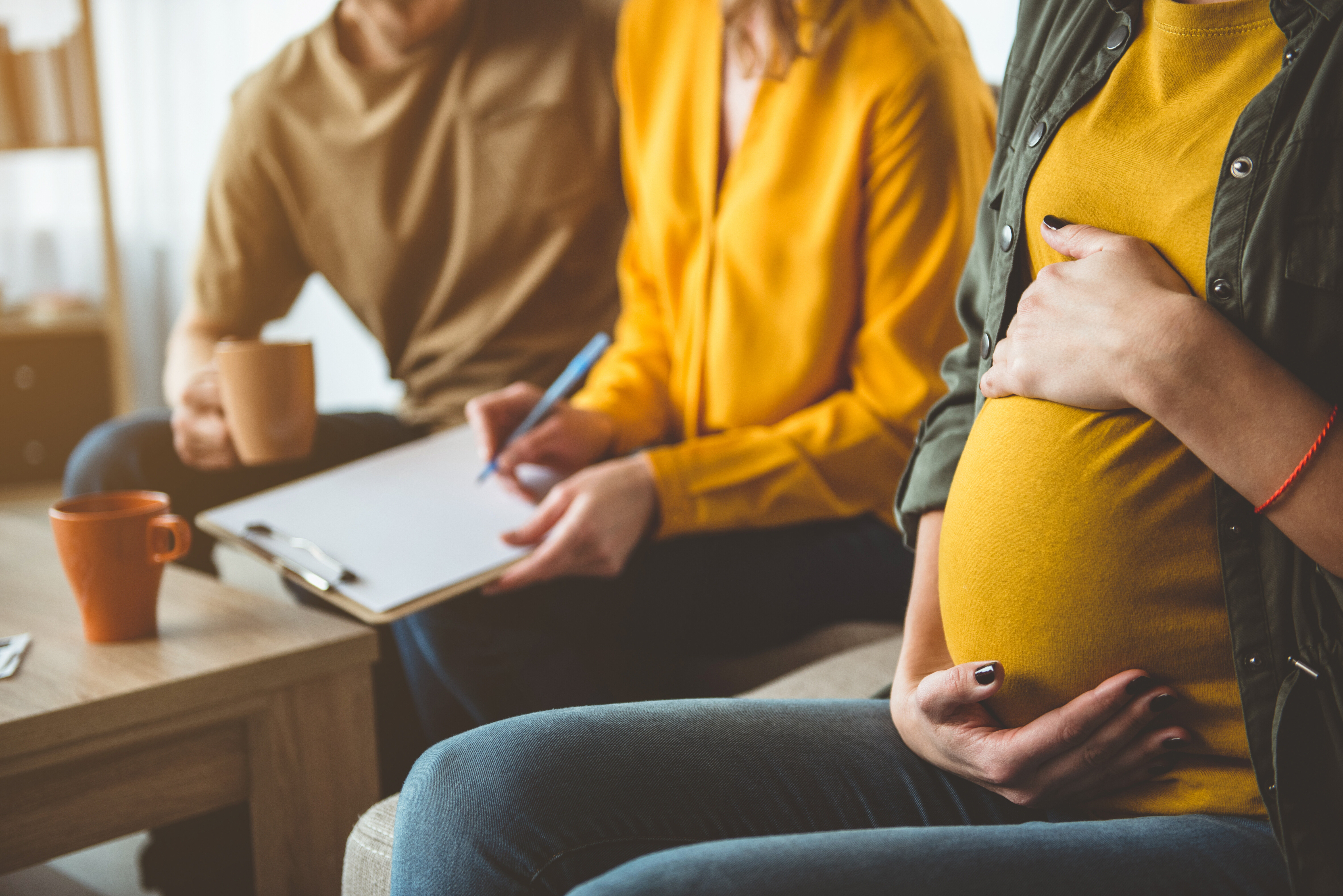 surrogate mother with intended parents becoming a surrogate mother